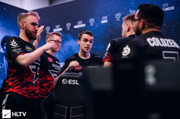 竞技游戏中 竞技游戏中